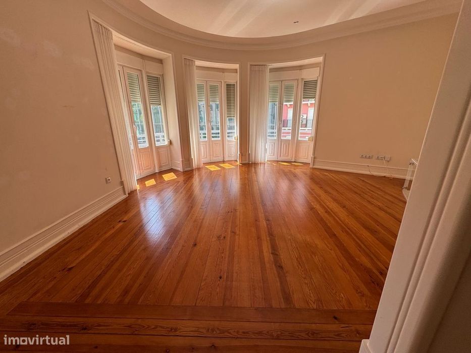 Venda Apartamento T4 no Saldanha