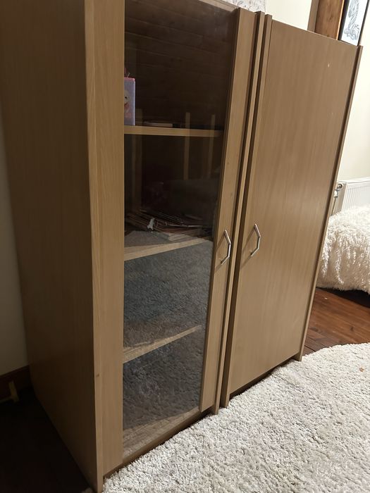 Стіл і шафа для офіса