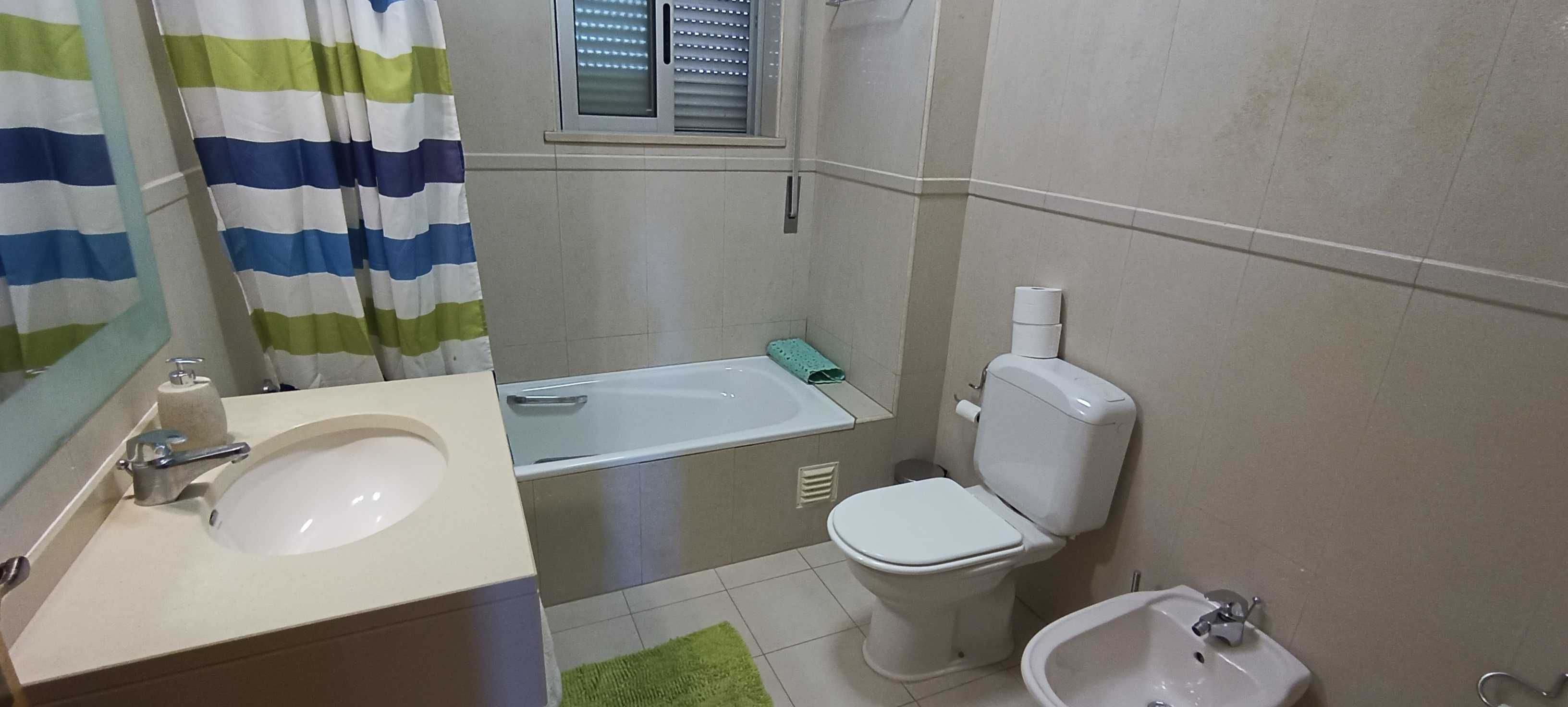 Apartamento Teresinha Alvor com piscina.