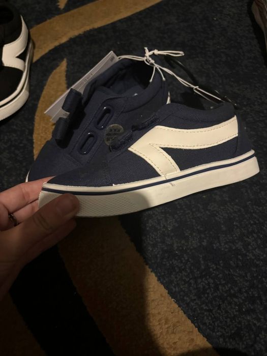 Продам кросовки новые с биркой 28 размер