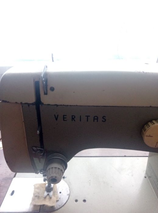 Швейная машинка Веритас(ножная с тумбой)