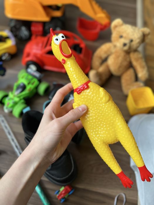 Іграшки, взуття, машинки