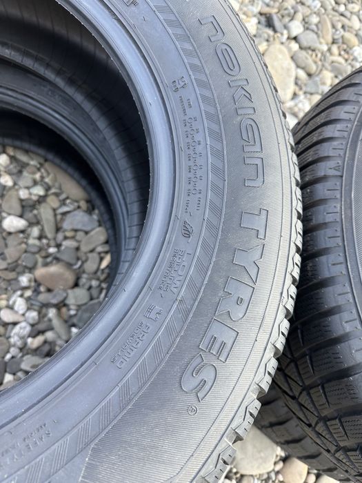 235/65/17 Nokian Tyres WR SUV4