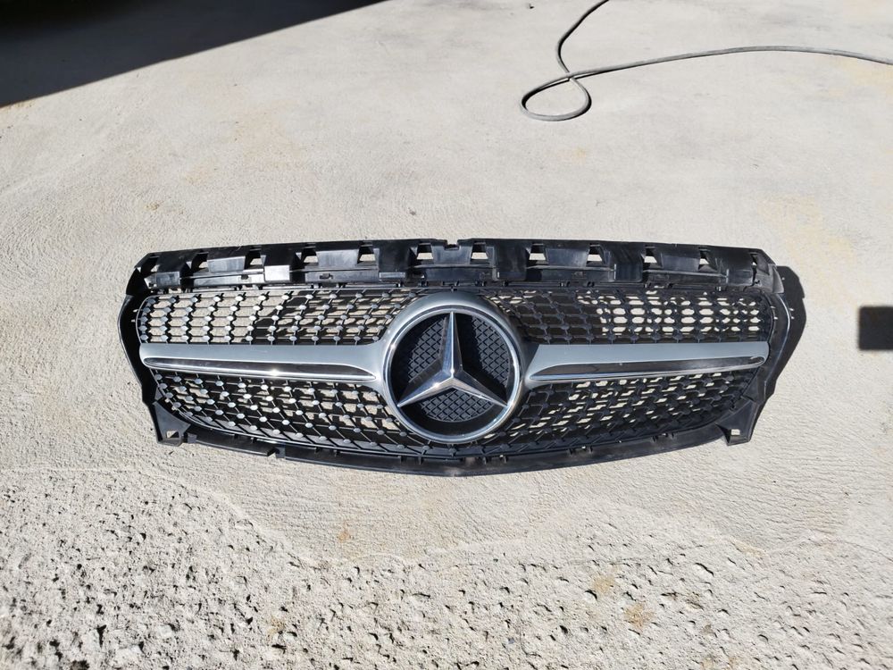 Grelha original Mercedes, usada como nova