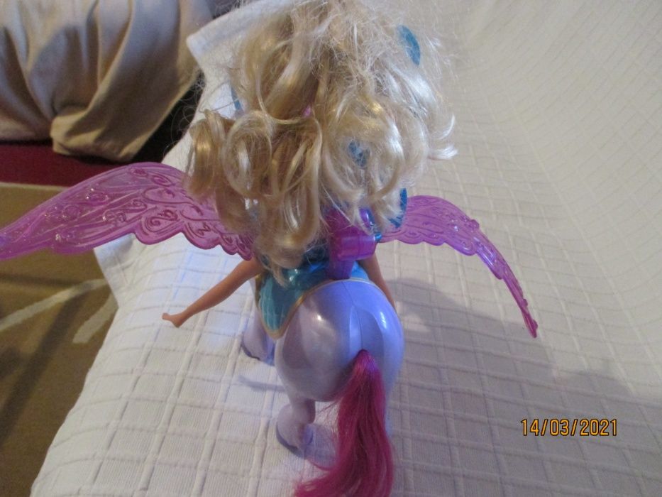 Barbie com um cavalo alado