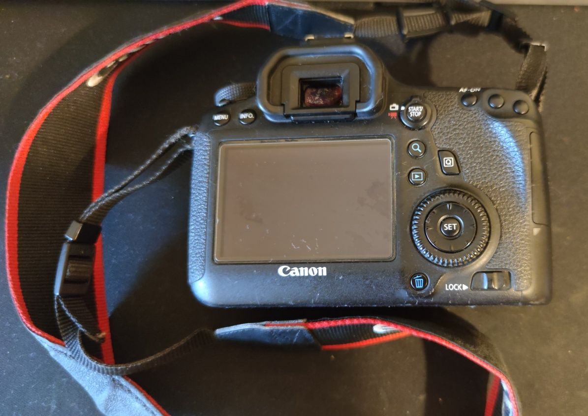 Canon 6D, 2 baterias, 1 carregador, etc. (113938 disparos)