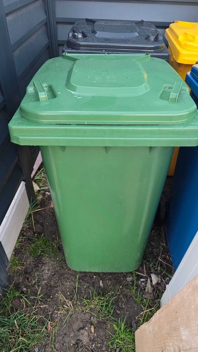 Sprzedam dwa 240 l nowe pojemniki do segregacji – odbiór Oława‑Wrocław