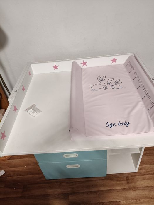 Sprzedam komodę z stołem do przewijaka Ikea gratis przewijak różowy