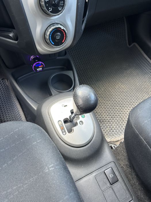 Продам Toyota Yaris 2006, 1.3 бензин, робот