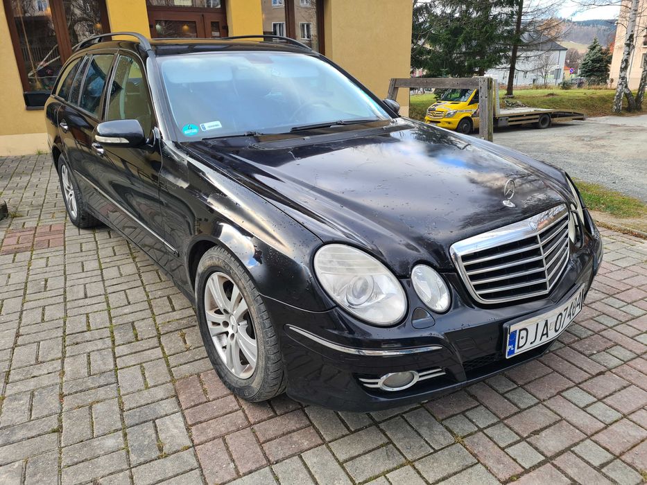 Sprzedam mercedes E w dobrym stanie mechanicznym