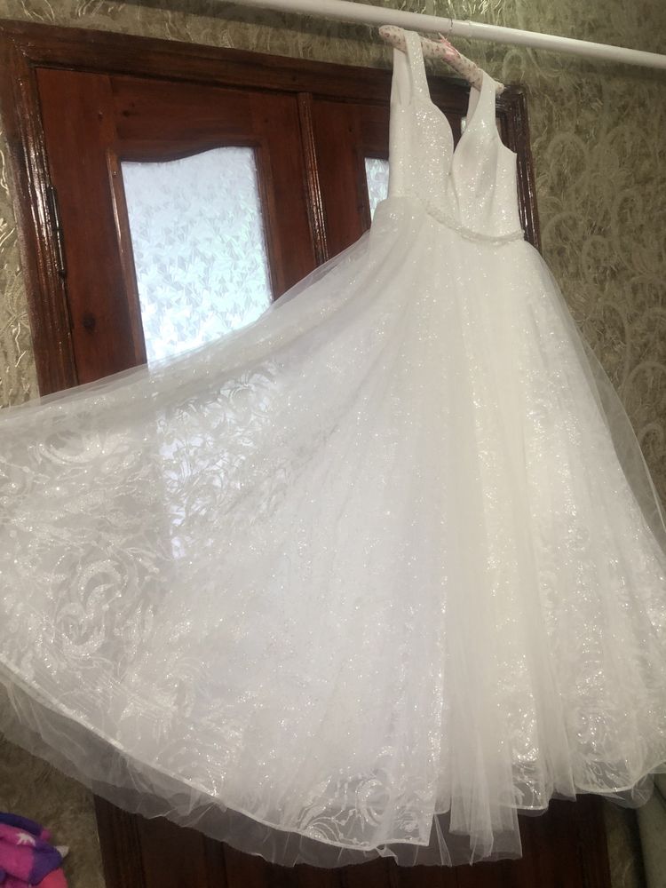 Продам весільну сукню в ідеальному стані