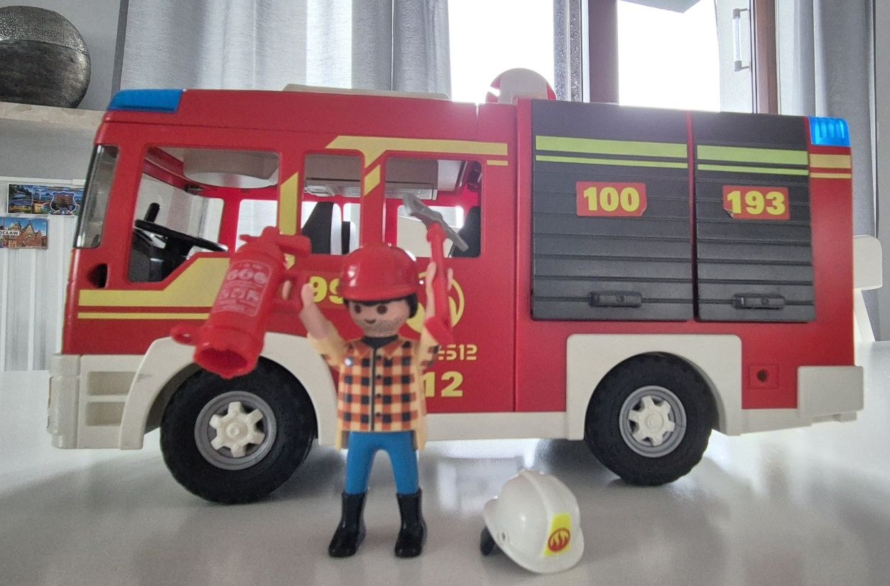 Sprzedam wóz strażacki playmobil