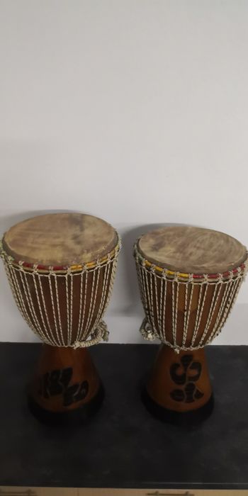 2 Djambes com pele verdadeira