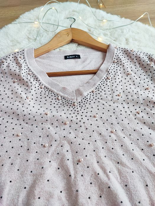 Śliczny sweterek damski plus size wiskoza w serek z perełkami