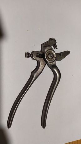 Старинный инструмент Вермахта разводка для зубьев пилы.