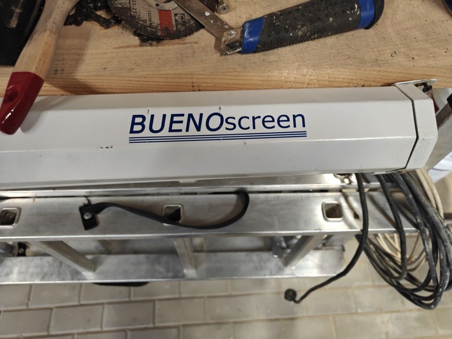 Ekran do projektora duży