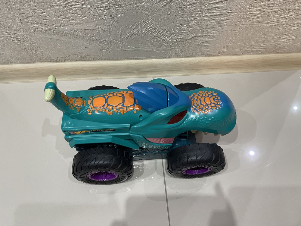 Hot Wheels Monster Truck Pożeracz Aut Mega Wrex