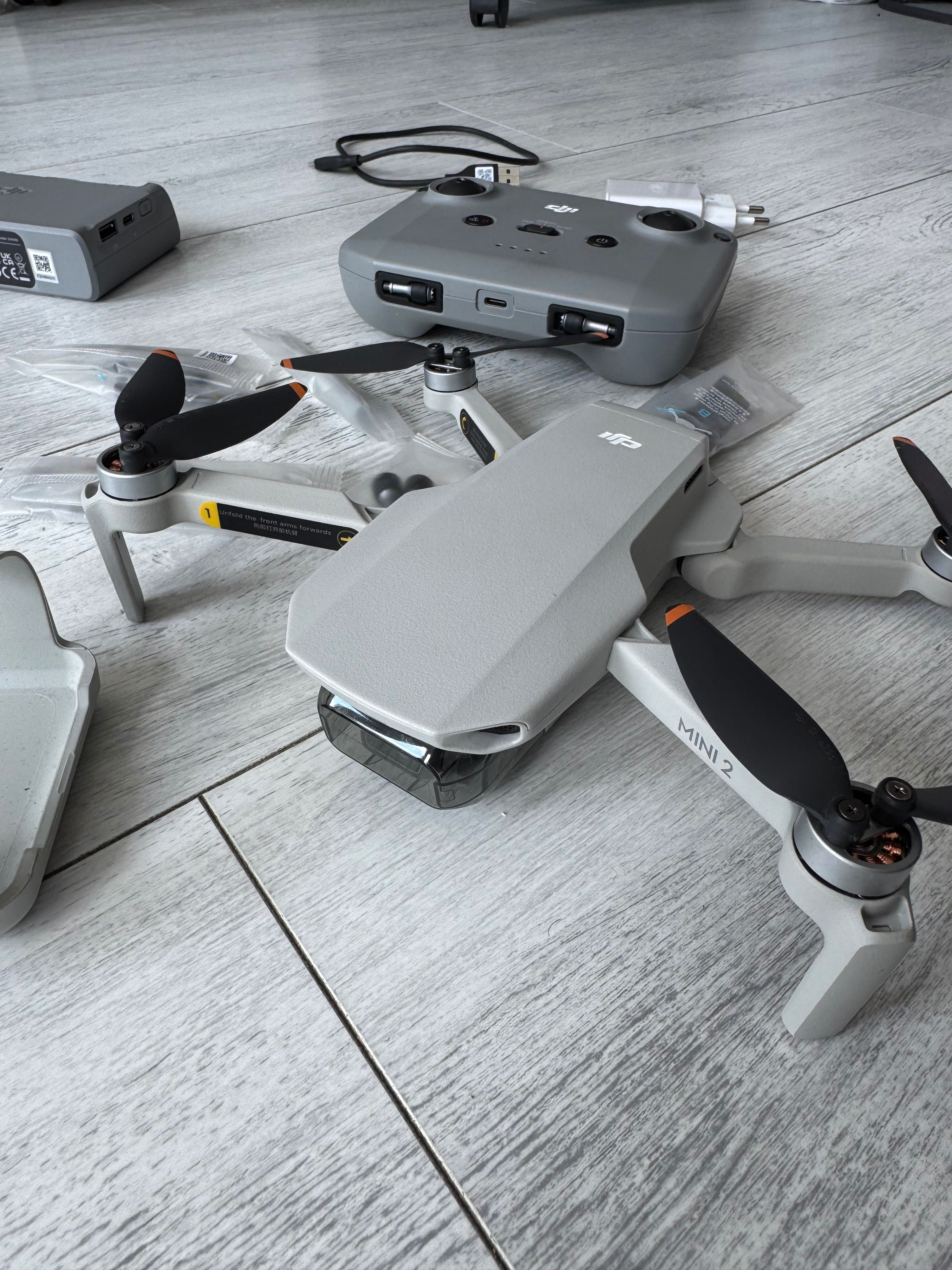 Дрон Квадрокоптер DJI Mini 2 Fly More Combo
