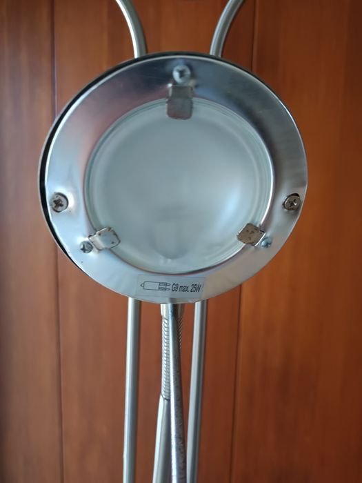Candeeiro de pé alto em inox