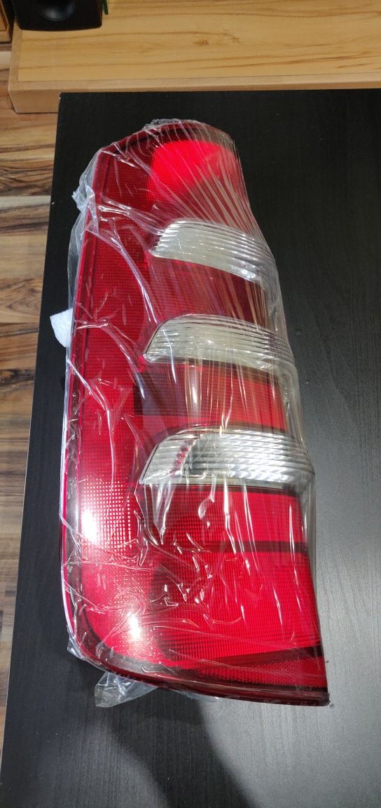 Lampy autobusu lewa i prawa tył - nowe jeszcze w foli