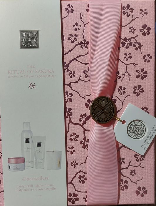 Ritual of Sakura подарунковий набір засобів по догляду за тілом