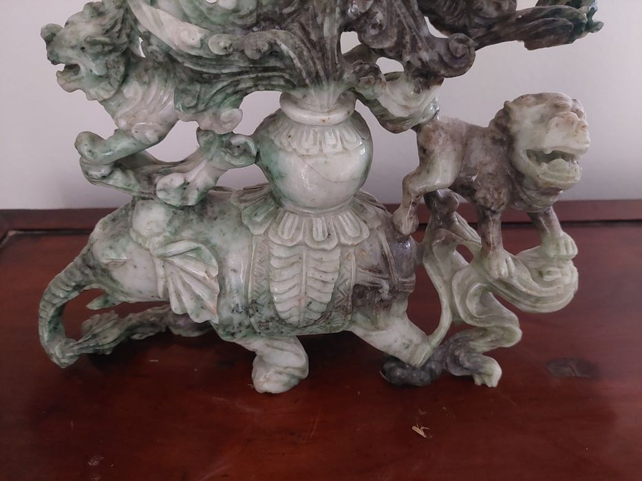 Excelente escultura em jade