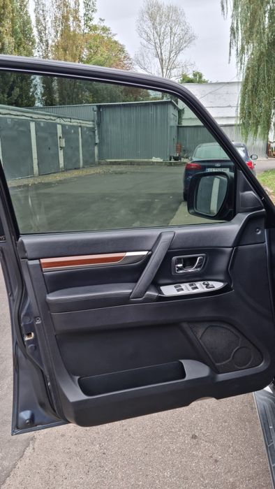 Mitsubishi Pajero Wagon 4
