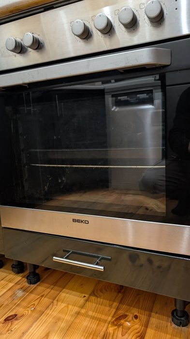 Вбудована електроплита та електродуховка BEKO