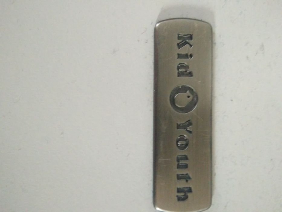 Продам детское кресло и стол парту.Все регулируется по наклонам и рост