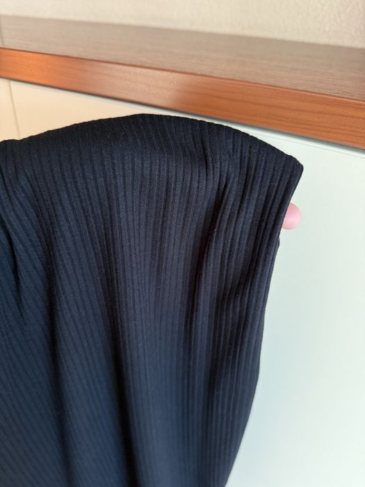 Жіноча сукня в рубчик, чорна