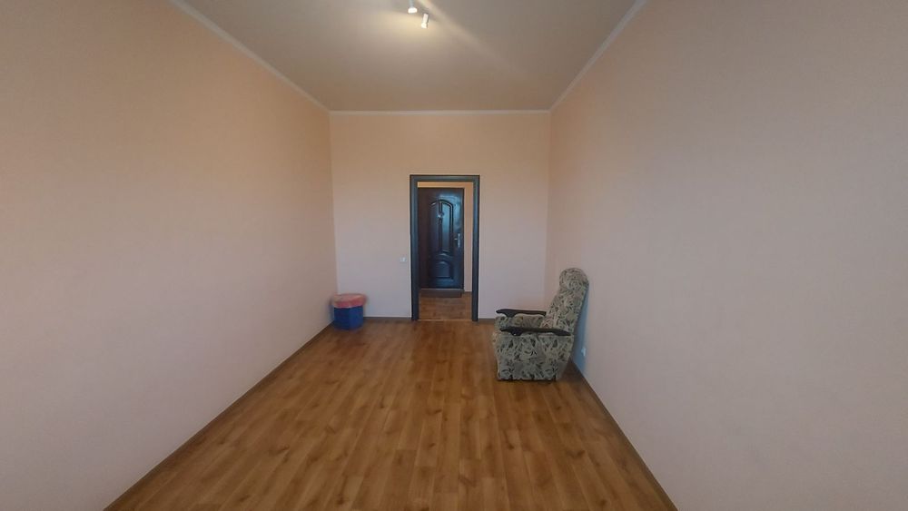 Простора 2-кімнатна квартира 73 м² вул. Миколи Закревського 93-А