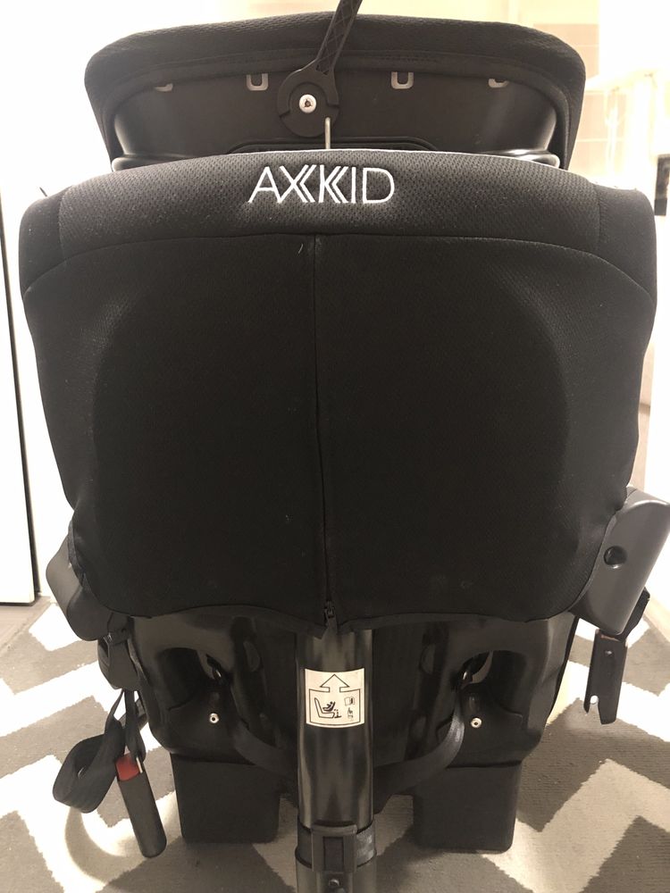 Fotelik samochodowy Axkid Mini Kid 2.0 9-25 kg plus lusterko