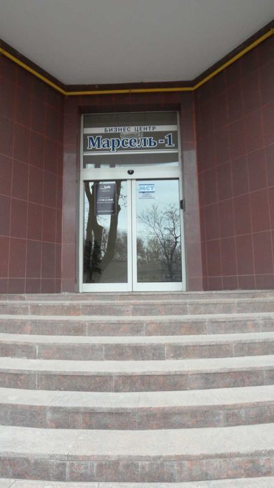 Офис на 2 этаже. Бизнес Центр. Французский б-р / пер Азарова