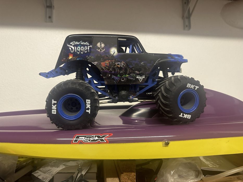 Losi 1/18 son uva digger