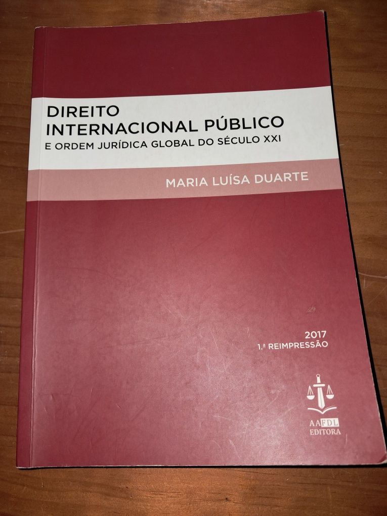 Diversos livros de Direito