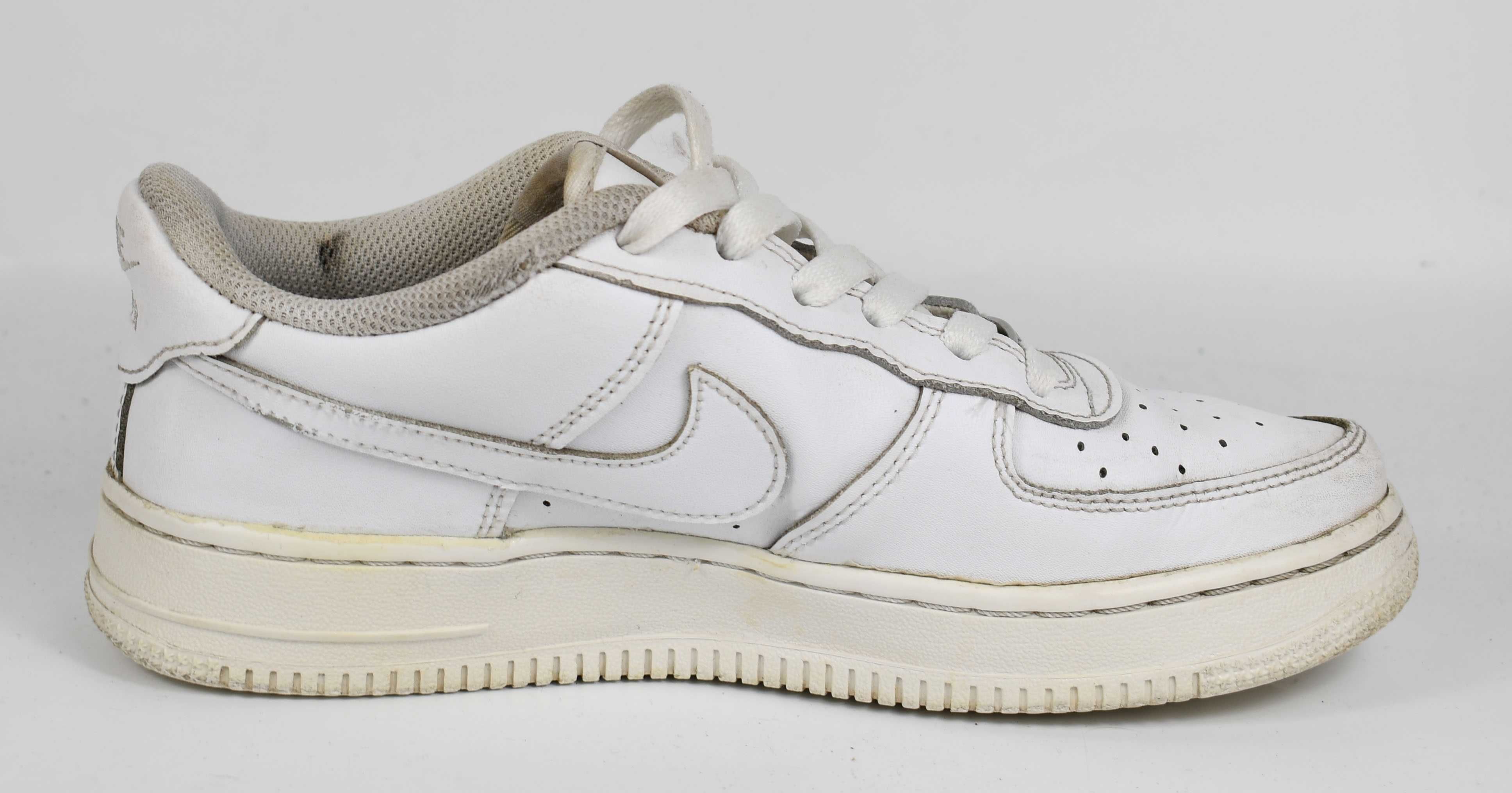 Używane z wadą Nike Air Force 1   rozmiar 38