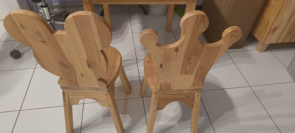 Stolik i krzesełka dla dzieci