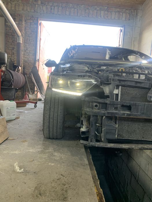 Продам дві фари пасат б8 басік лед