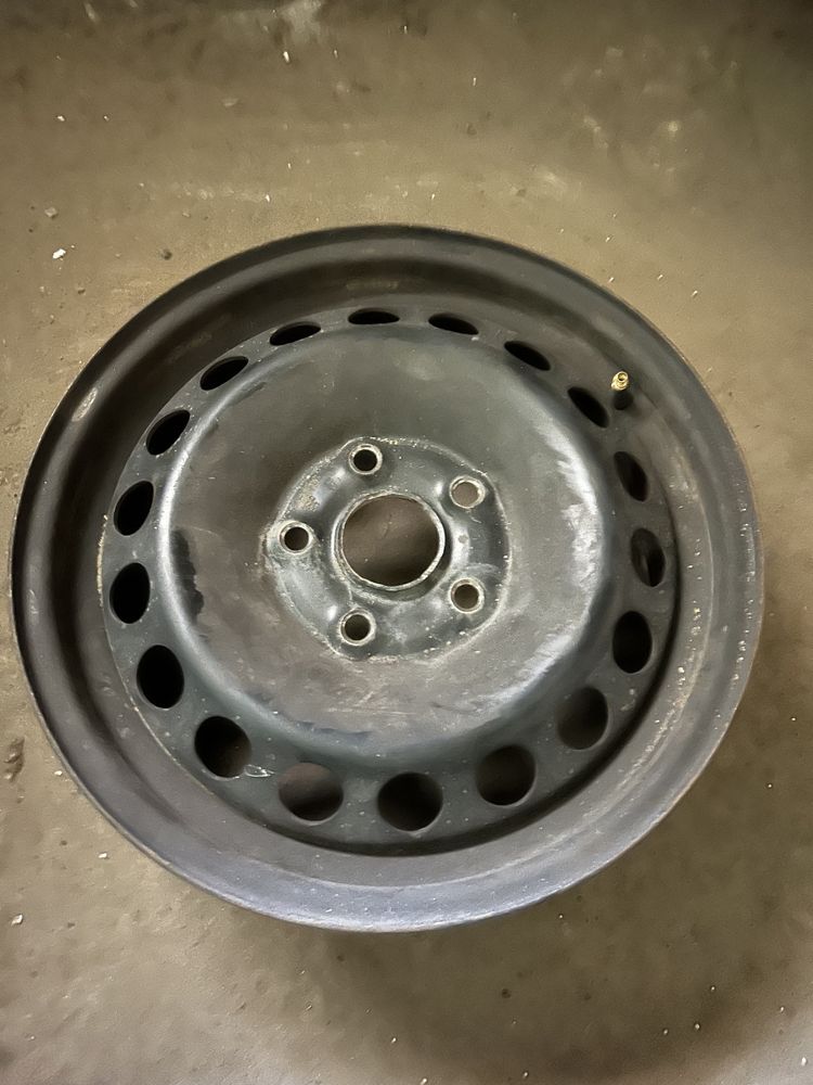 Продам диски з шинами , r15 орегінал