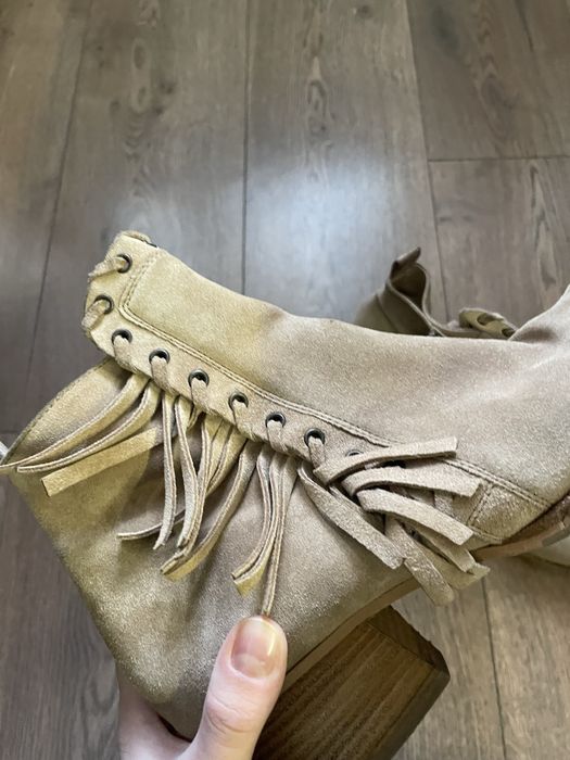 Замшеві бежеві ковбойки