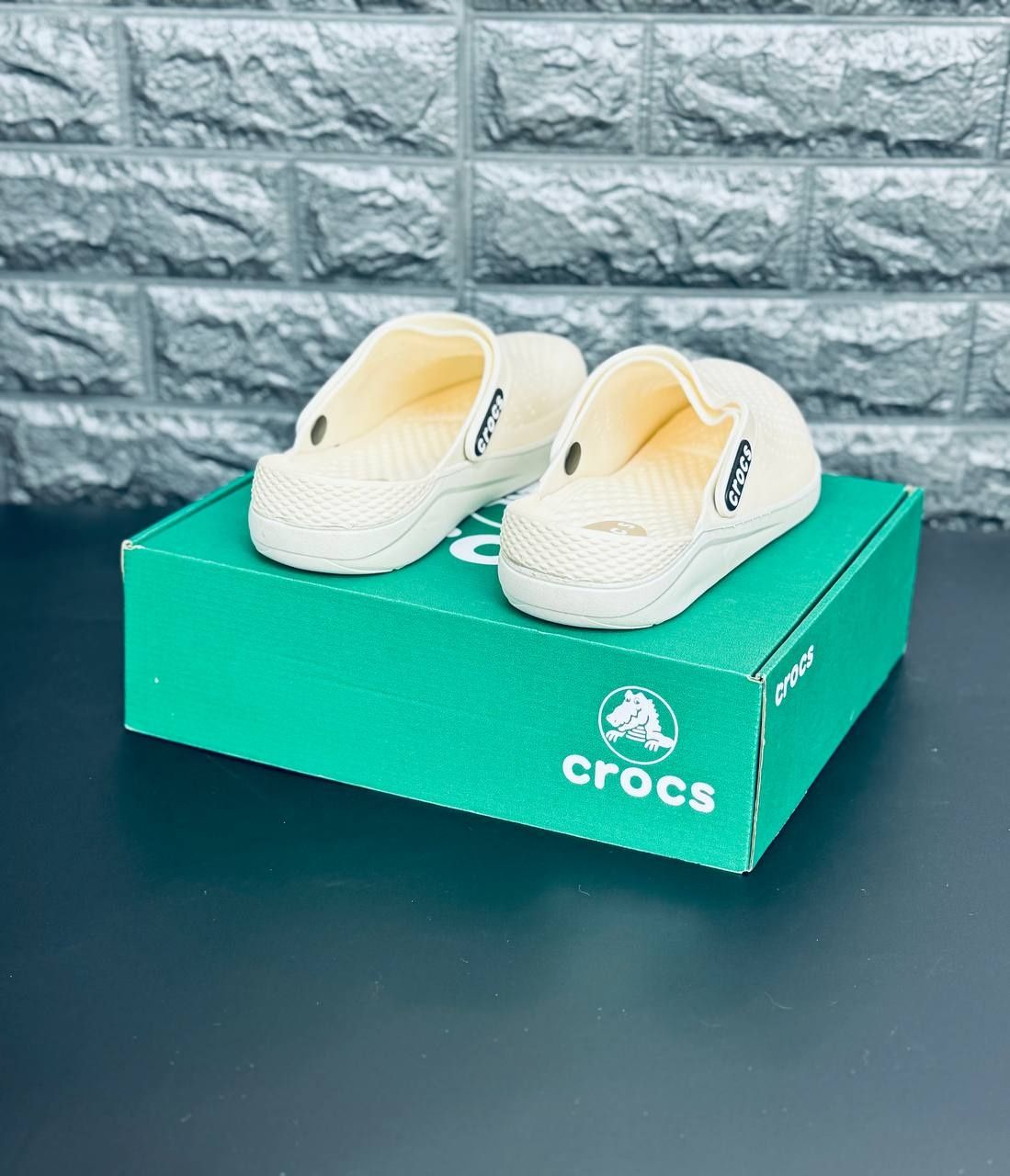 Женские кроксы Crocs шлёпанцы уличные молочного цвета Крокс 36-41