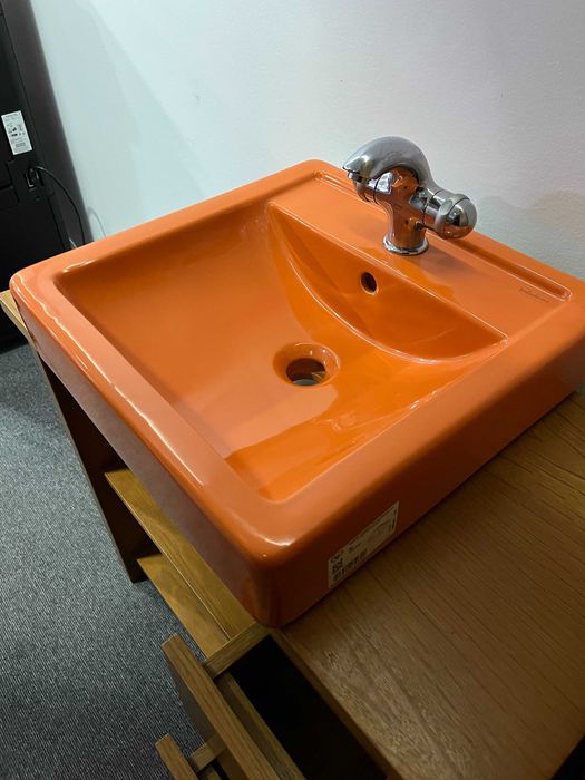 Movel de Casa de Banho nunca usado com lavatorio e misturadora