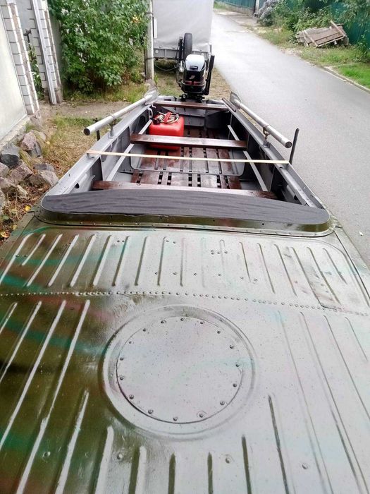 Продам моторний човен