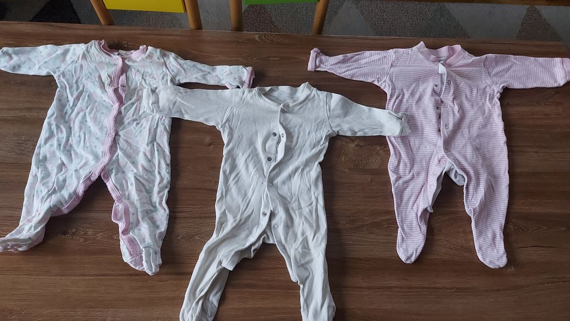 Paka ubrań dla dziewczynki od 0 do 6 miesięcy