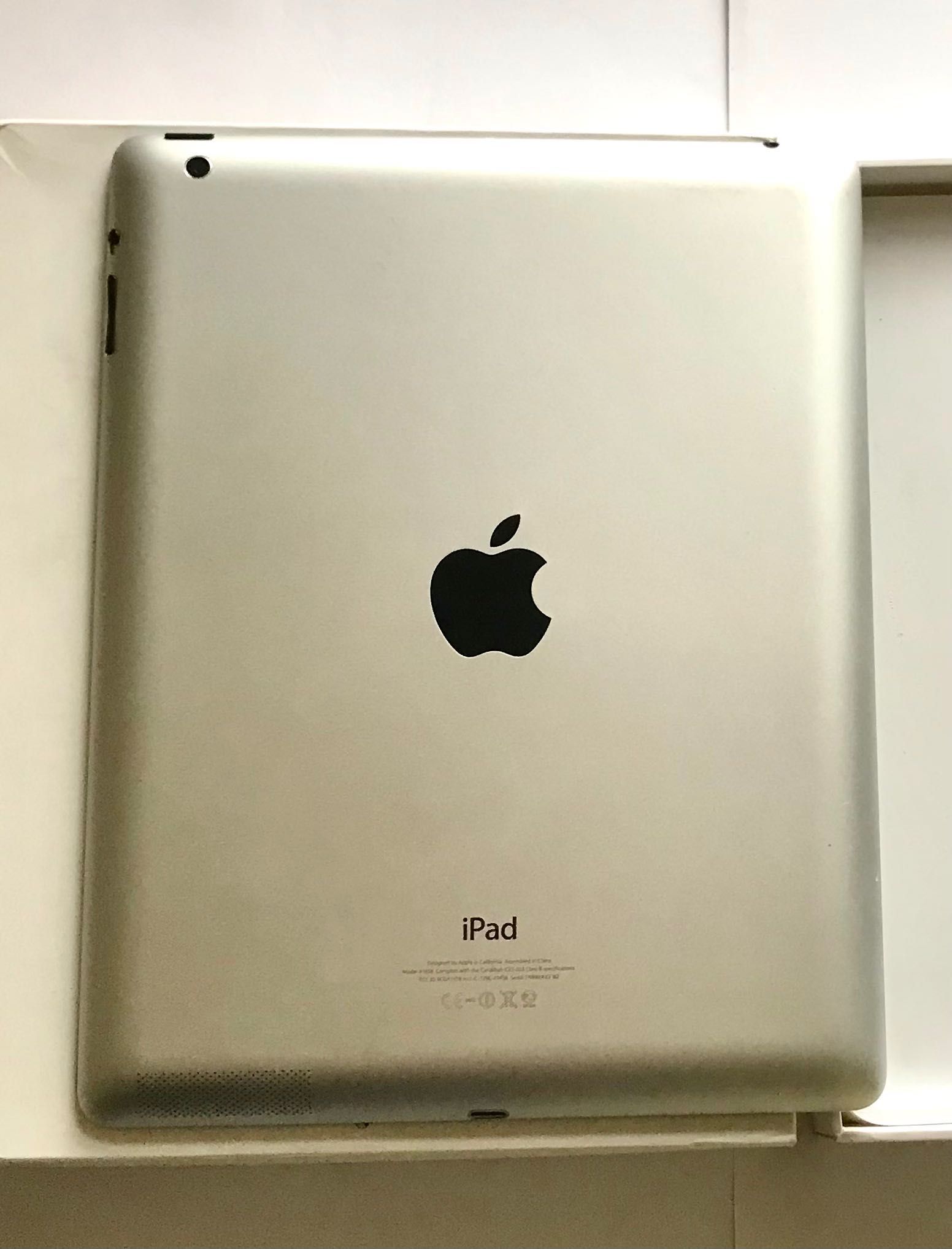 iPad 4 -дисплей и корпус