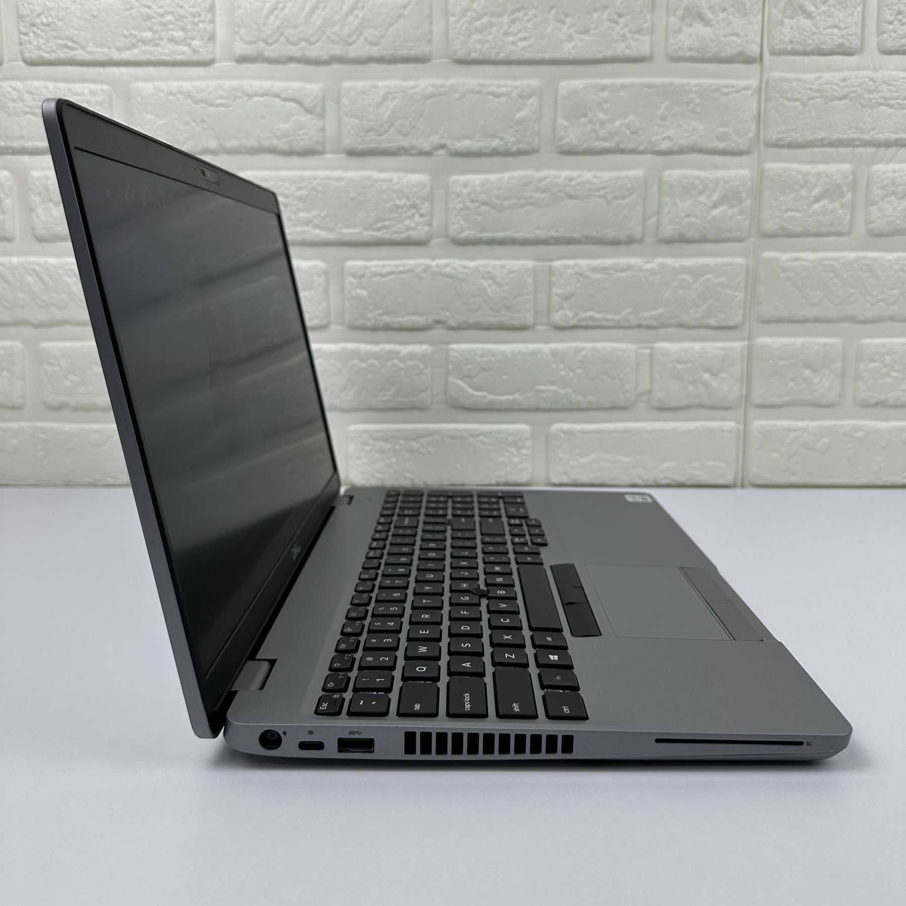 Ігровий ноутбук ультрабук Dell / 15.6 / i5-10310U / 8 gb DDR4 / SSD /