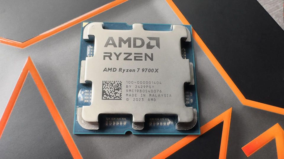 AMD RYZEN 7 9700X/// AM5