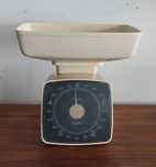 Balança Vintage a Funcionar. Utilitária / Decorativa