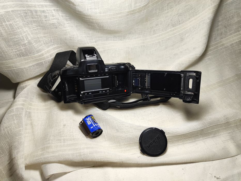 Плёночная зеркалка AF Nikon N6006