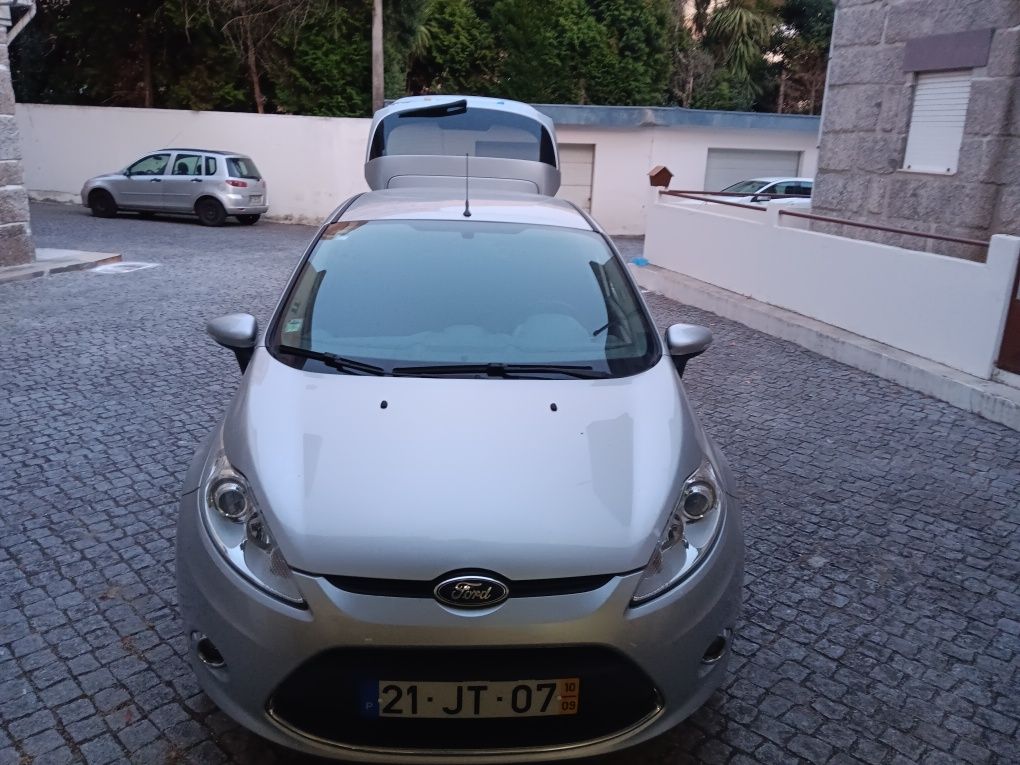 Vendo ford fiesta titanium  43200 km